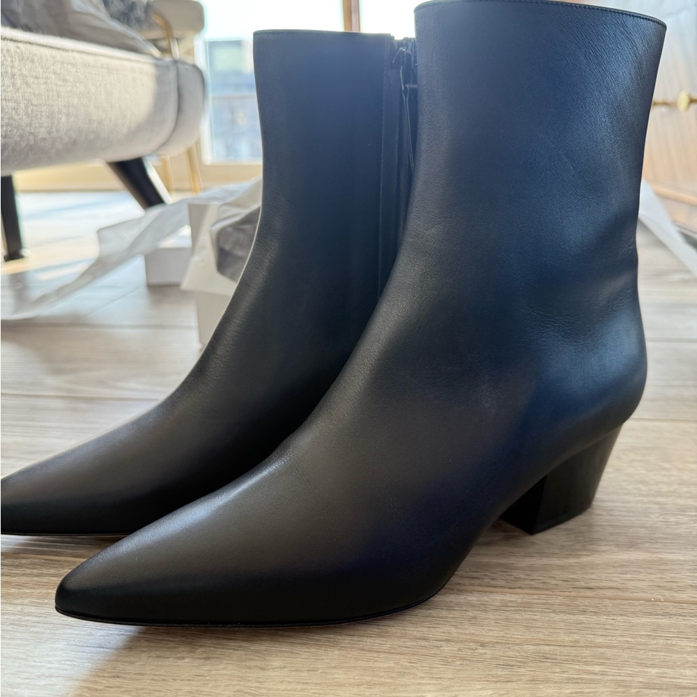 BNIB Manolo Blahnik Agnetapla Boots 38